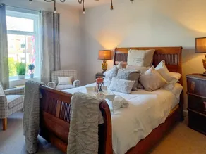 Family-friendly wonderful cottage with garden | River view | Pets allowed - Image 4