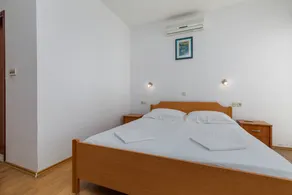 Room with balcony and sea view Brela, Makarska (S-24416-b) - Image 2