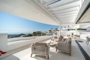 Stunning Penthouse with Panoramic Sea & Mountain Views Near Marbella - Image 4