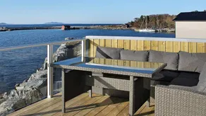 Casa con terraza y jardín - Image 5
