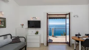 Pleasant flat with terrace & BBQ | Sea view | Next to the beach | Dogs allowed - Image 3