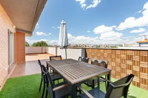 Voll ausgestattete Ferienwohnung mit Garten, Pool und Terrasse | Stadtblick | Ideal für Homeoffice - Image 3