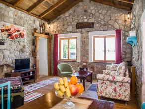 Lovely holiday home with garden, BBQ & jacuzzi | Water view | Dogs allowed - Image 5