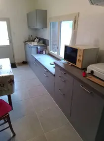 Holiday home with BBQ & garden - Image 4