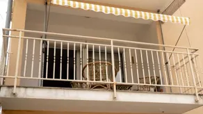 Apartment with terrace - Image 3