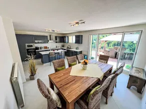 Holiday home with private pool, garden & BBQ - Image 2