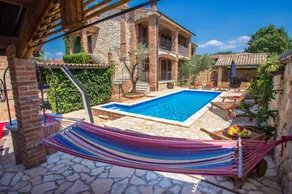 Wohnung mit Terrasse, Pool und Garten - Image 3