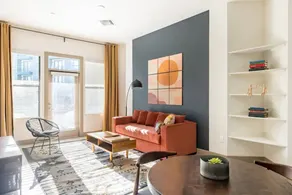 Luxury 2BR CozySuites on the Town Lake waterfront - Image 4