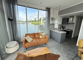 Boat with terrace - Image 4