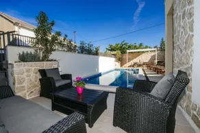 Fully equipped villa with BBQ, garden & private pool | Pool view - Image 5