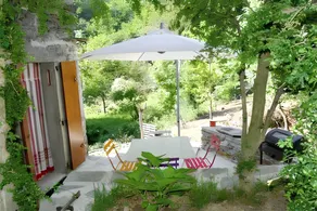 Voll ausgestattetes Ferienhaus mit Terrasse und Grill - Image 2