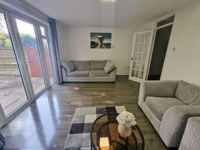 House with garden - Image 4