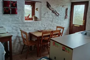 Family-friendly wonderful cottage with garden & BBQ | Mountain view | Dogs allowed - Image 4