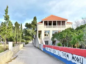 Holiday apartment with terrace & garden - Image 2