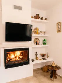 Holiday home with terrace, garden & private pool | Mountain view | Suitable for remote work - Image 4