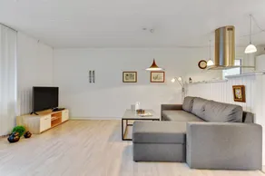 Holiday home with terrace & barbeque - Image 4