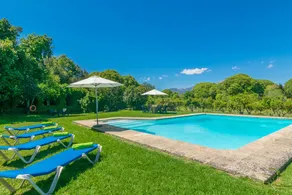 Holiday home with pool, terrace & garden - Image 4