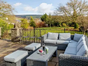 Cottage with garden & terrace - Image 2