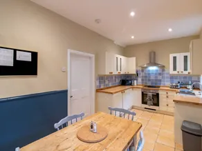 Fully equipped holiday home with garden & fast internet - Image 5