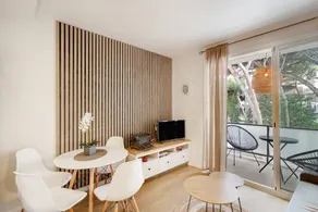 Flat with terrace & garden - Image 3