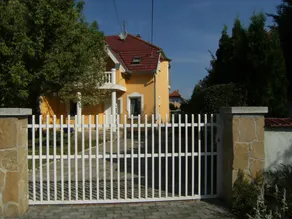 Holiday home with garden, pool & terrace - Image 4