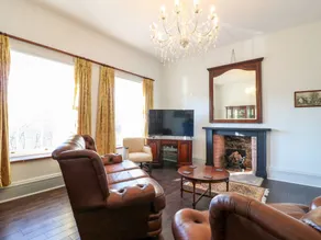 Cottage with garden & jacuzzi - Image 4