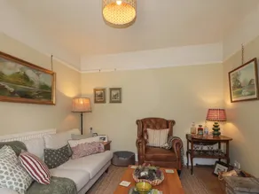 Cottage with garden - Image 4