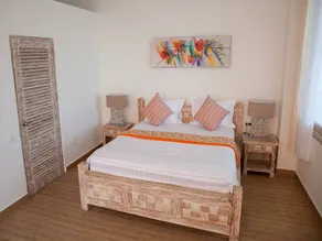DeLuxe Double Room with sea-view veranda in 11-bedroom beachfront compound - Image 3