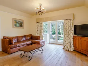 Cottage with garden & barbeque - Image 3