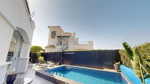 Grande maison conviviale et familiale avec terrasse, jardin et piscine privée - Image 2