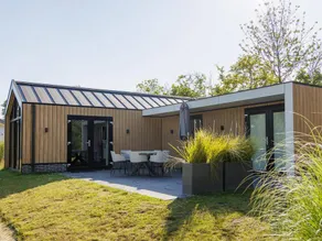 Lodge with heated pool & terrace - Image 5