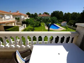 Apartment with terrace, BBQ & pool - Image 2