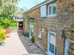 Cottage with garden - Image 2