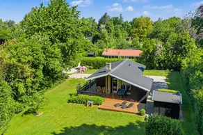 House with barbeque, garden & terrace - Image 2