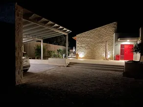 Holiday home with garden & pool - Image 5
