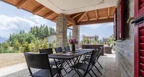 Villa avec jardin et terrasse | Vue ville - Image 2