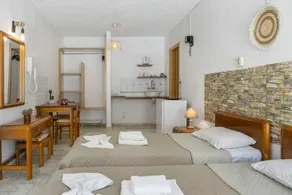 Flat with garden, fast internet & pool | Garden view - Image 4