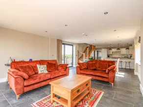 Family-friendly cottage with BBQ & garden - Image 3