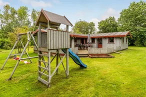 Holiday home with terrace, jacuzzi & barbeque - Image 3