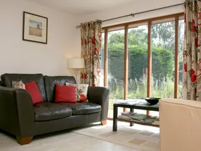 Children-friendly wonderful cottage with garden - Image 2