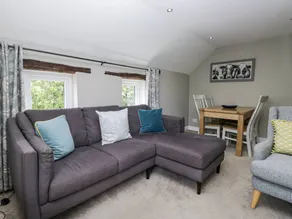 Cottage with barbecue & garden - Image 4