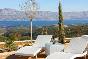 Villa with sauna, terrace & garden - Image 3