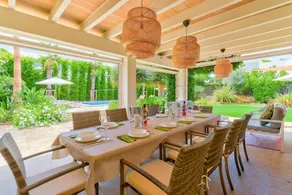 Villa with BBQ, private pool & garden - Image 3