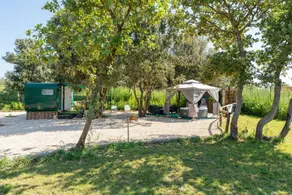 Wonderful camping with garden, barbecue & hot tub | Garden view - Image 2