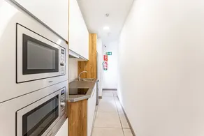 Dedicated room | Near Royal Palace of Madrid - Image 4