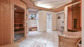 Apartment with garden, terrace & sauna | Mountain view - Image 2