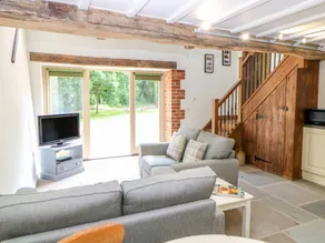 Cottage with garden - Image 4