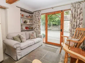 Cottage with garden - Image 5