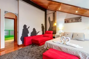 Dedicated room with pool, hot tub & garden | Garden view | Perfect for remote work - Image 4