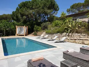 Villa avec barbecue, jardin et terrasse - Image 3
